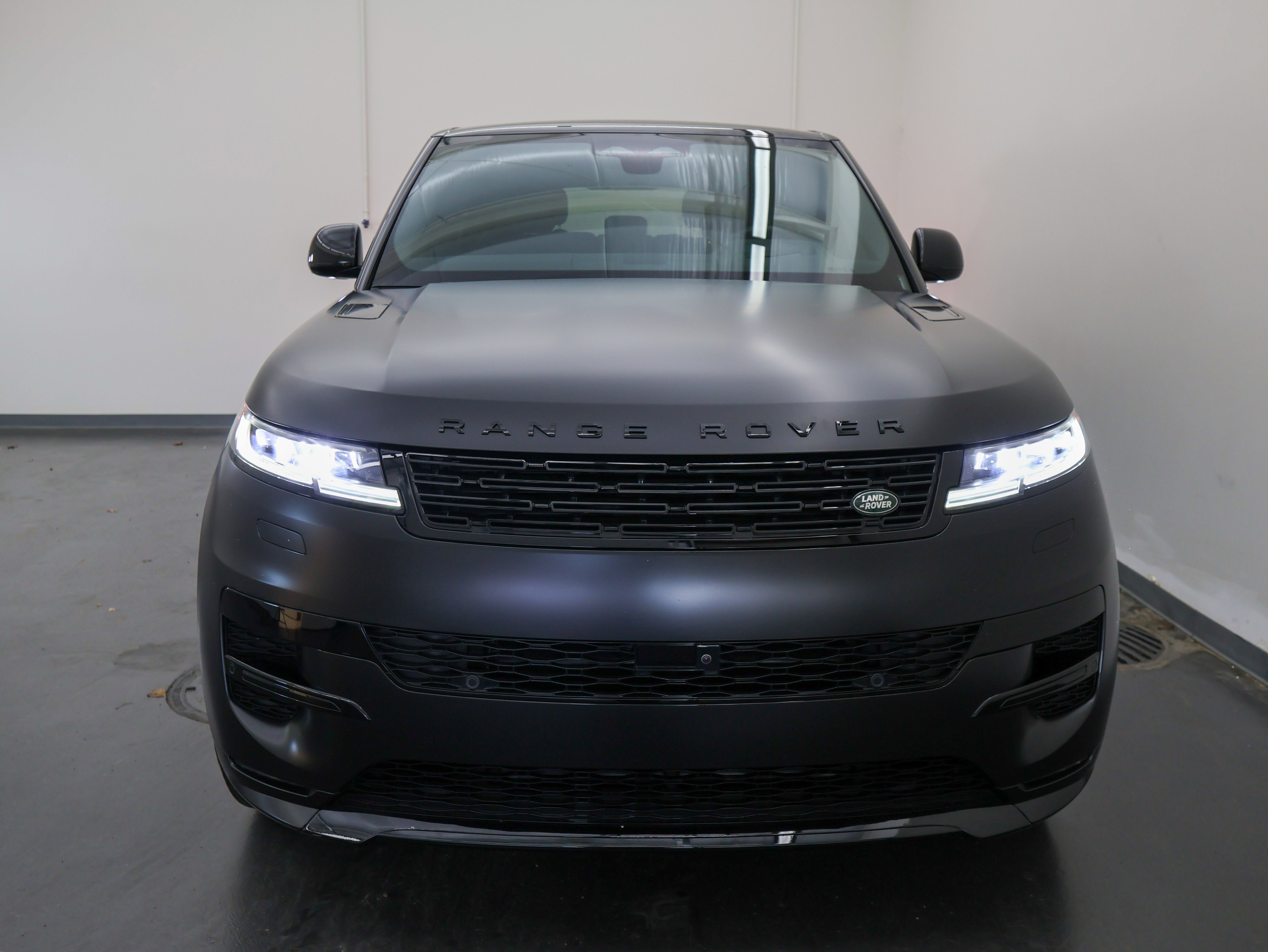 Used 2025 Land Rover Range Rover Sport Dynamic SE image 8