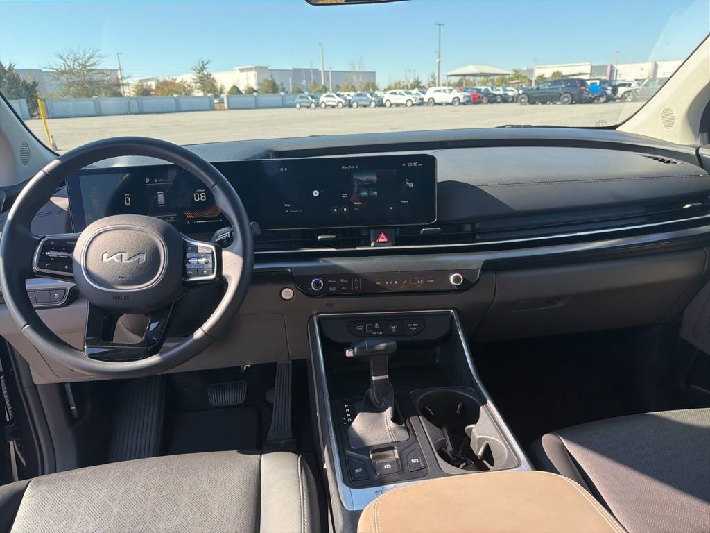 Used 2025 Kia Carnival image 28