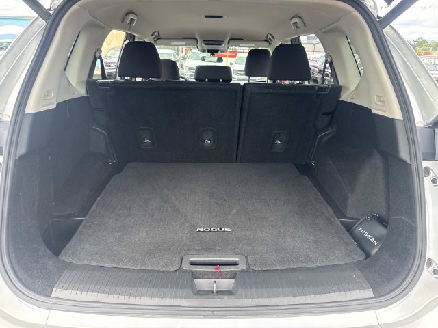 Used 2024 Nissan Rogue SV AWD/4WD image 6