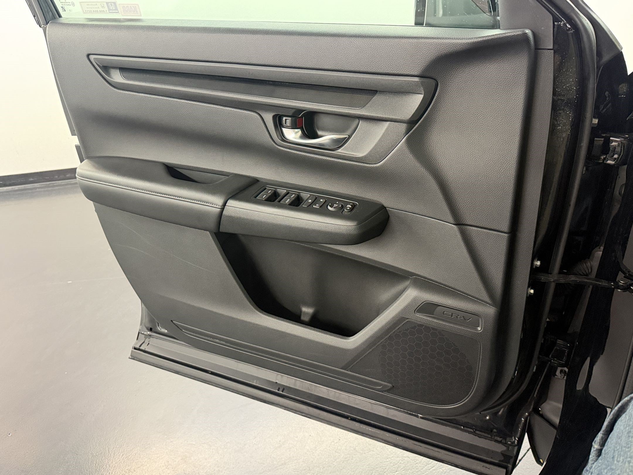 Used 2025 Honda CR-V EX image 13