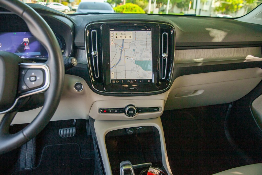 Used 2023 Volvo XC40 B4 Ultimate w/ Protection Package Premier image 15