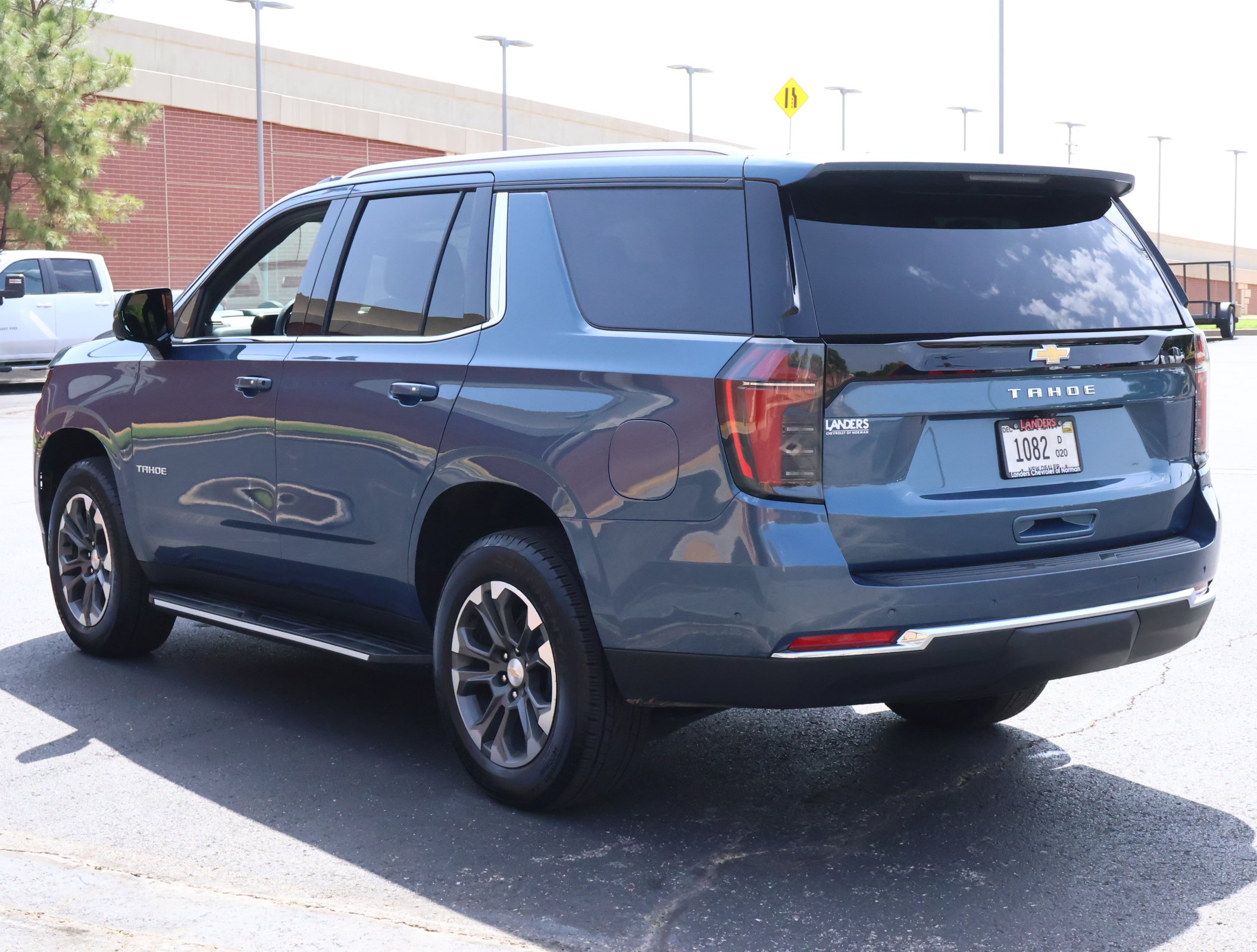 Used 2026 Chevrolet Tahoe LS AWD/4WD image 6