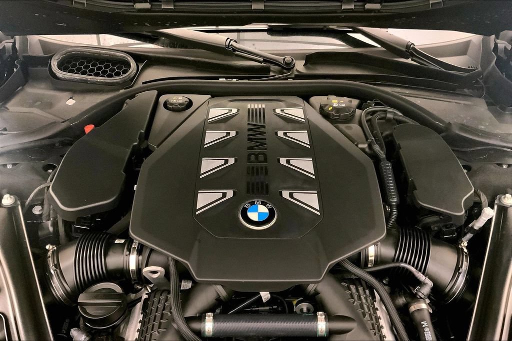 Certified 2023 BMW 760i xDrive w/ Executive Package AWD/4WD image 9