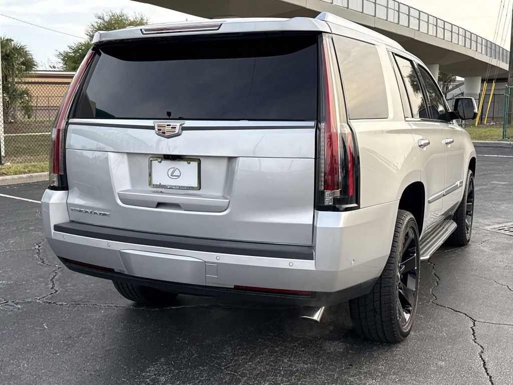 Used 2019 Cadillac Escalade Premium Luxury image 11