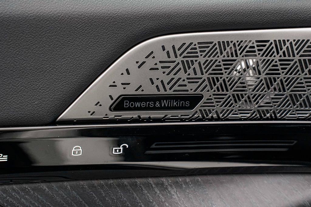 Certified 2025 BMW 530i xDrive w/ M Sport Package AWD/4WD image 11