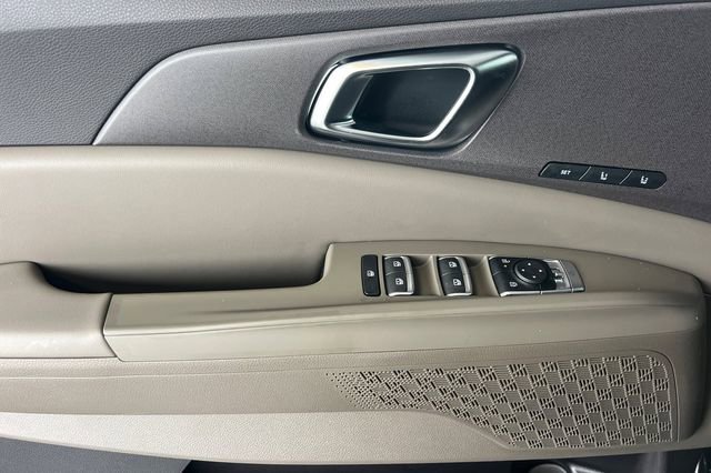 New 2026 Kia Carnival EX FWD image 12