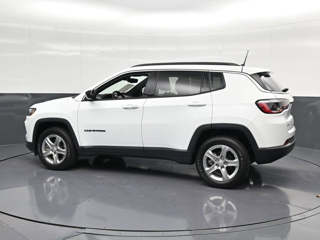 Used 2024 Jeep Compass Latitude AWD/4WD image 8