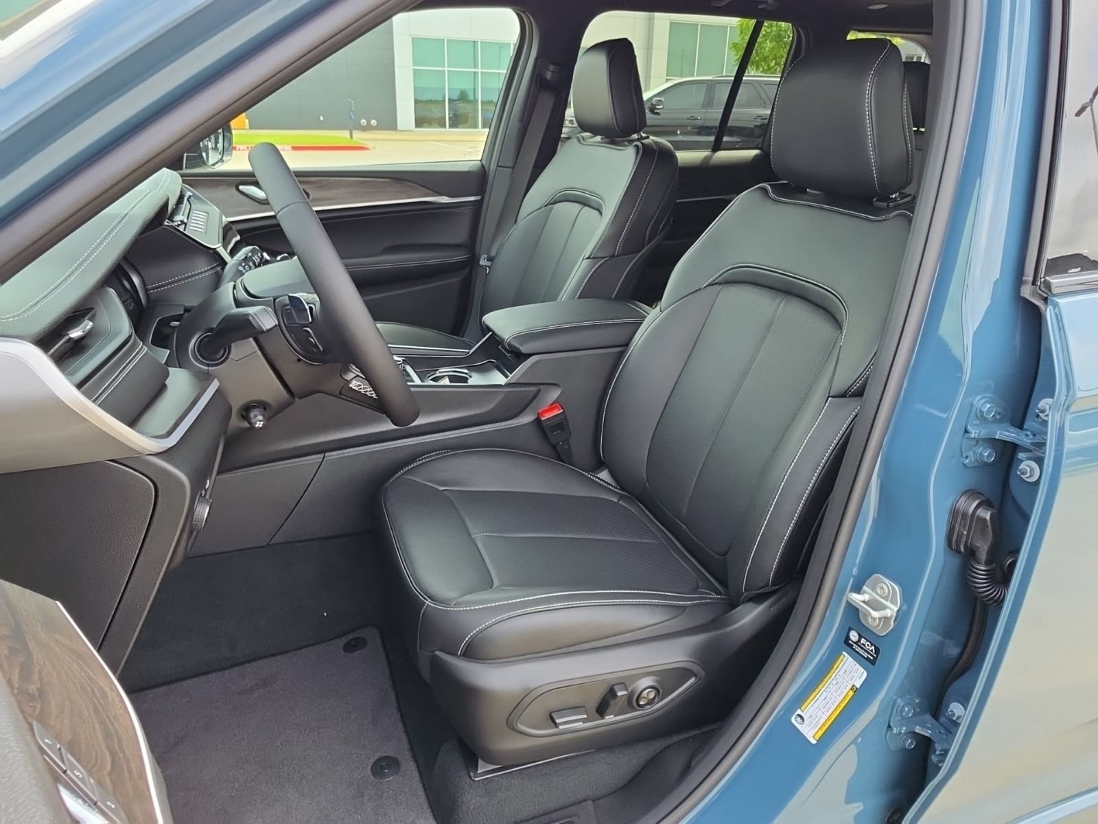 New 2026 Jeep Grand Cherokee Limited AWD/4WD image 13