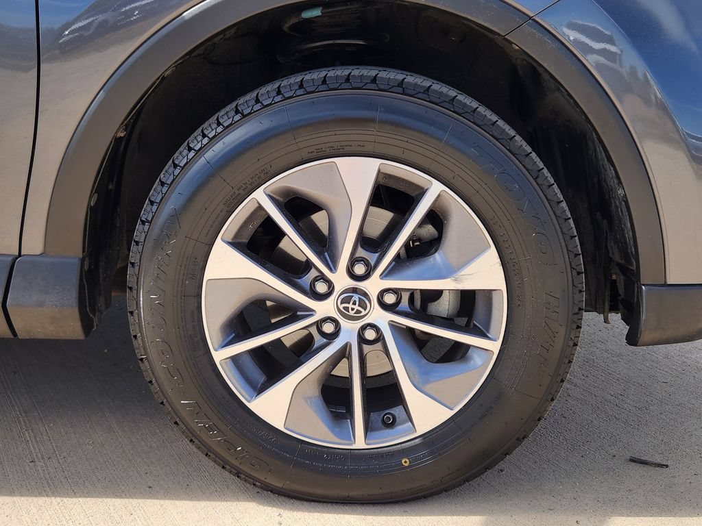 Used 2017 Toyota RAV4 XLE w/ Convenience Package AWD/4WD image 9