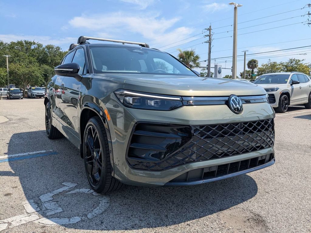 New 2026 Volkswagen Tiguan SE R-Line FWD image 8