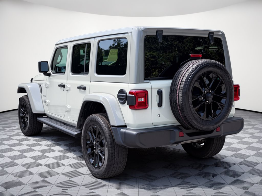 Used 2023 Jeep Wrangler Unlimited Sahara w/ Cold Weather Group AWD/4WD image 3