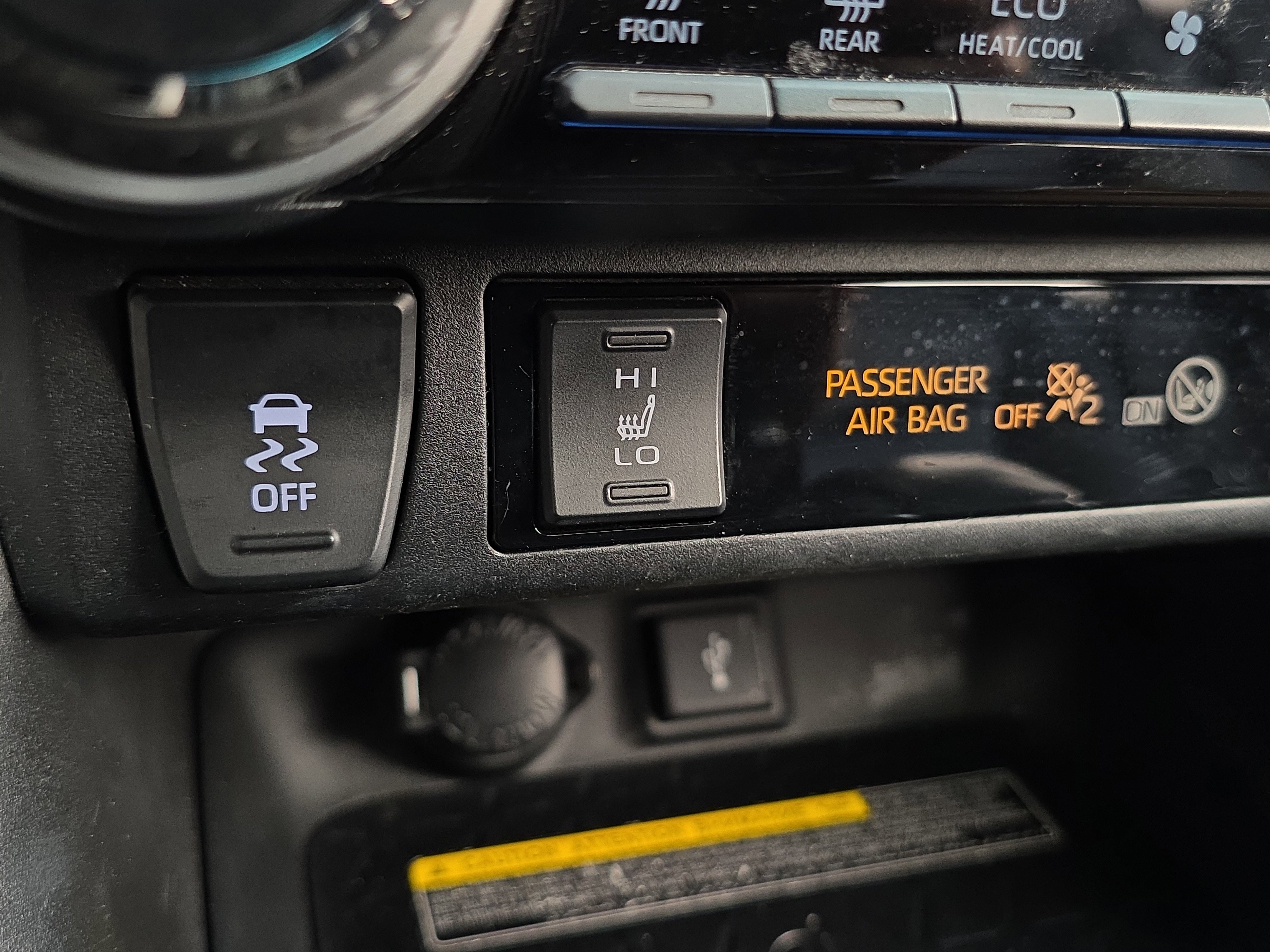 Used 2020 Toyota RAV4 XLE Premium image 23