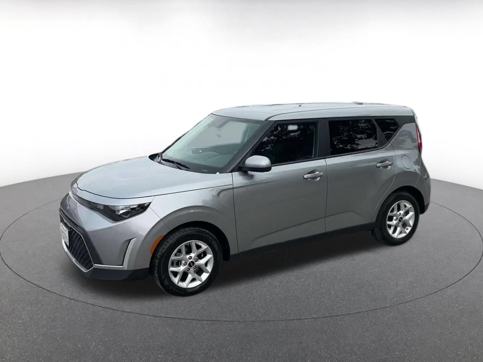 Used 2025 Kia Soul LX w/ LX Technology Package FWD image 7