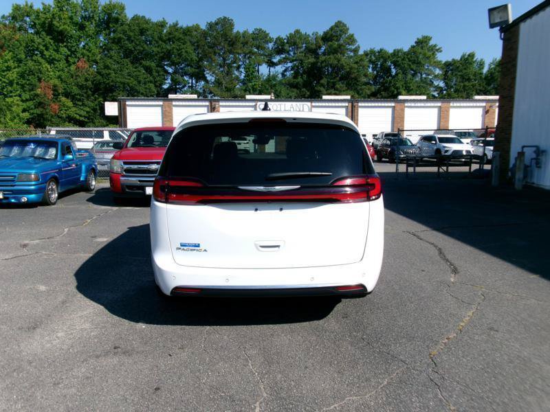Used 2025 Chrysler Pacifica Select FWD image 7