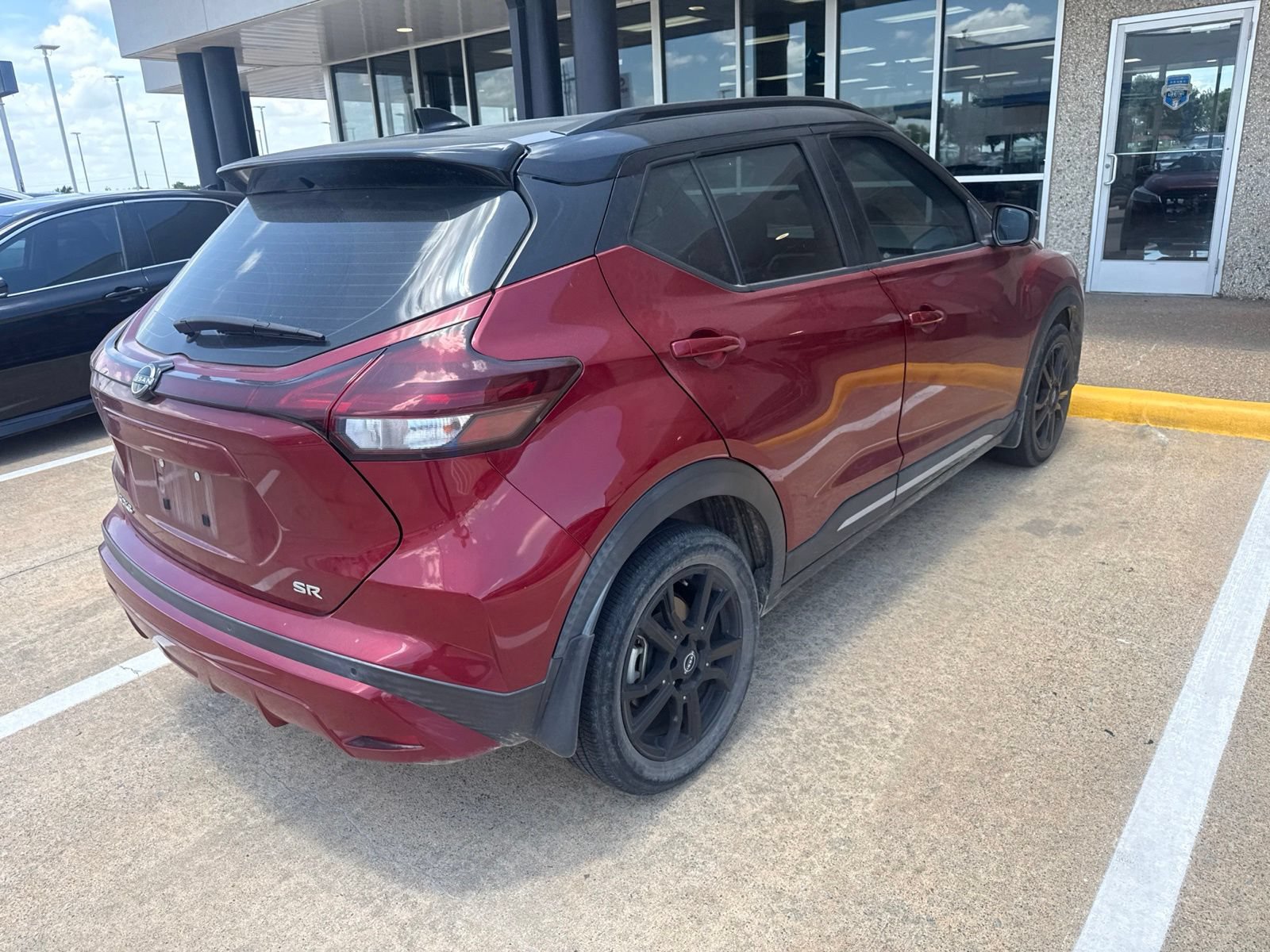 Used 2022 Nissan Kicks SR w/ Premium Package FWD image 5