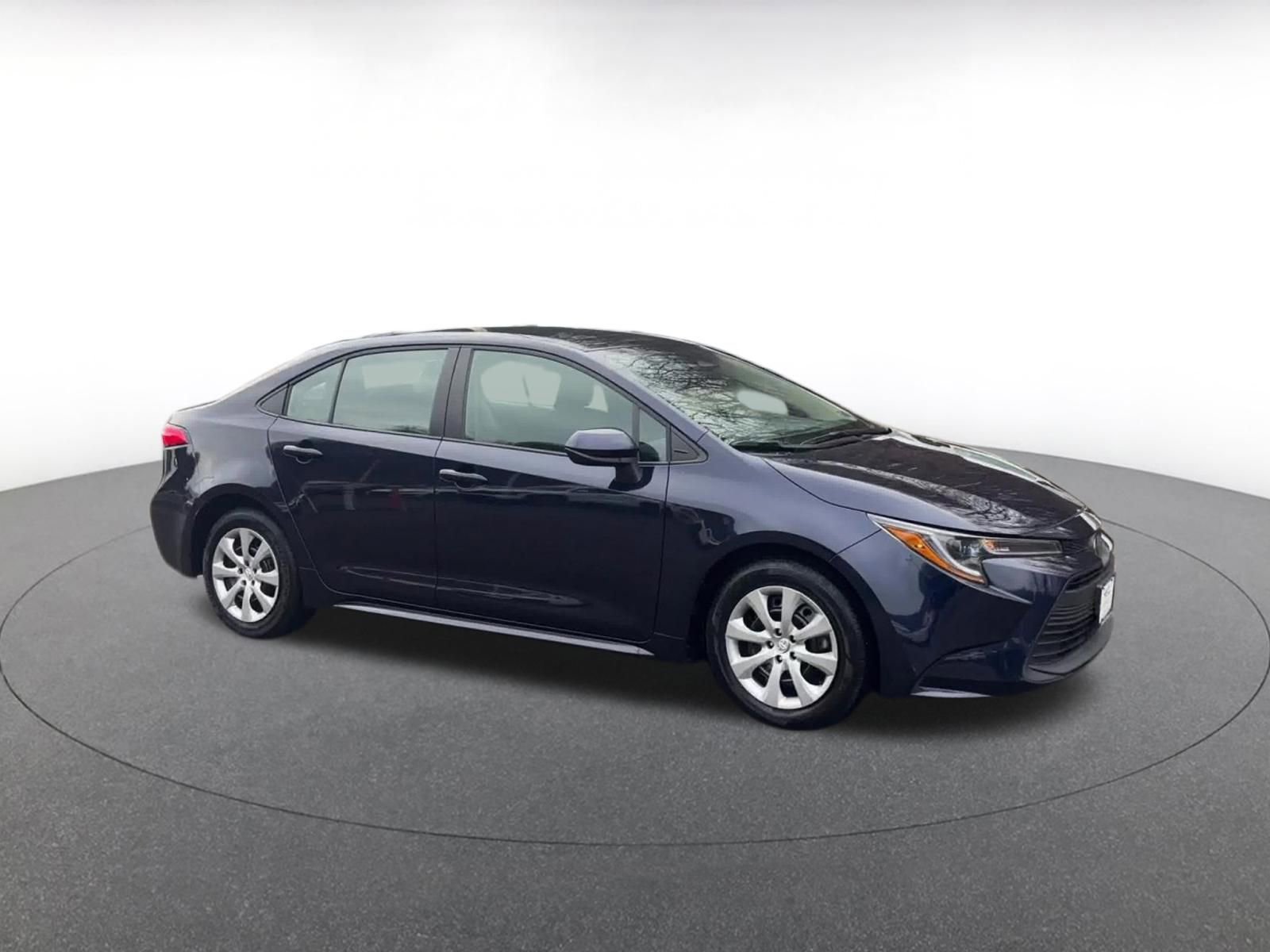 Used 2025 Toyota Corolla LE image 2