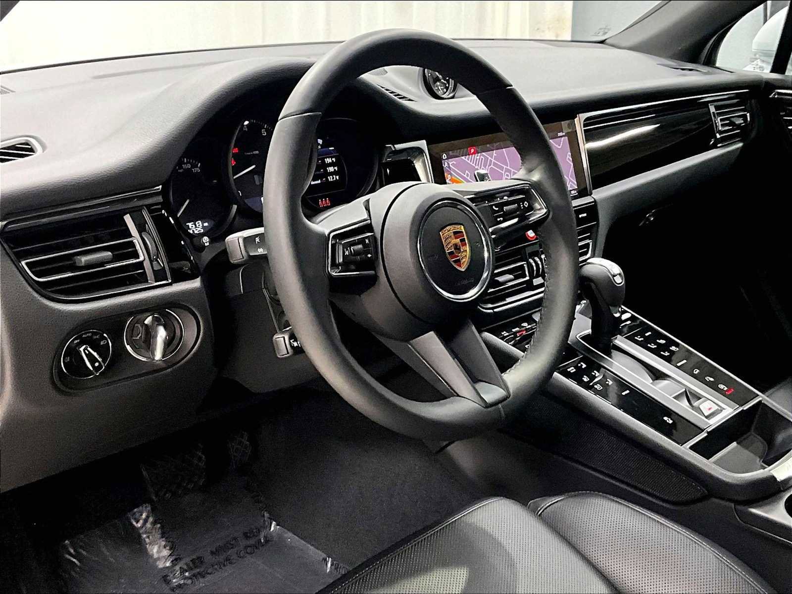 Used 2025 Porsche Macan image 6