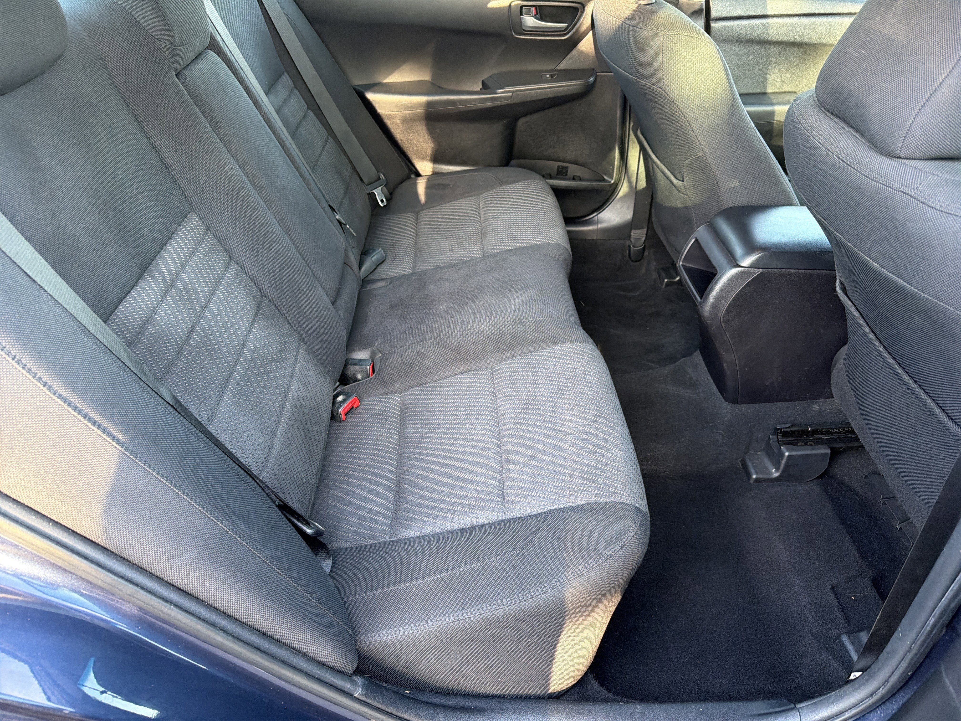 Used 2015 Toyota Camry LE FWD image 13