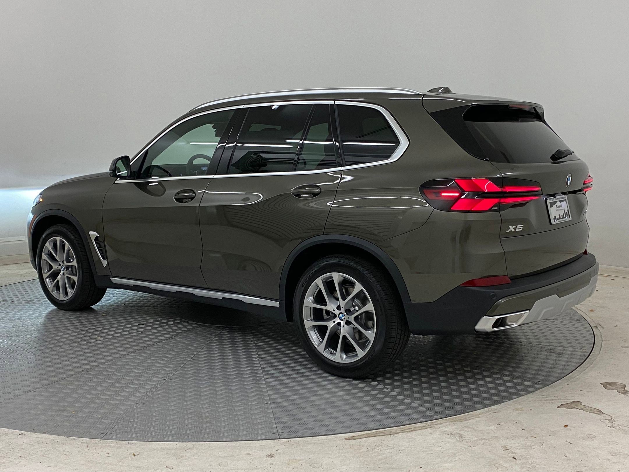 Used 2026 BMW X5 xDrive40i w/ Premium Package image 3