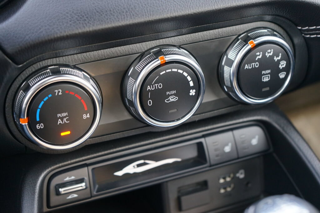 Used 2022 MAZDA MX-5 Miata RF Grand Touring RWD image 16