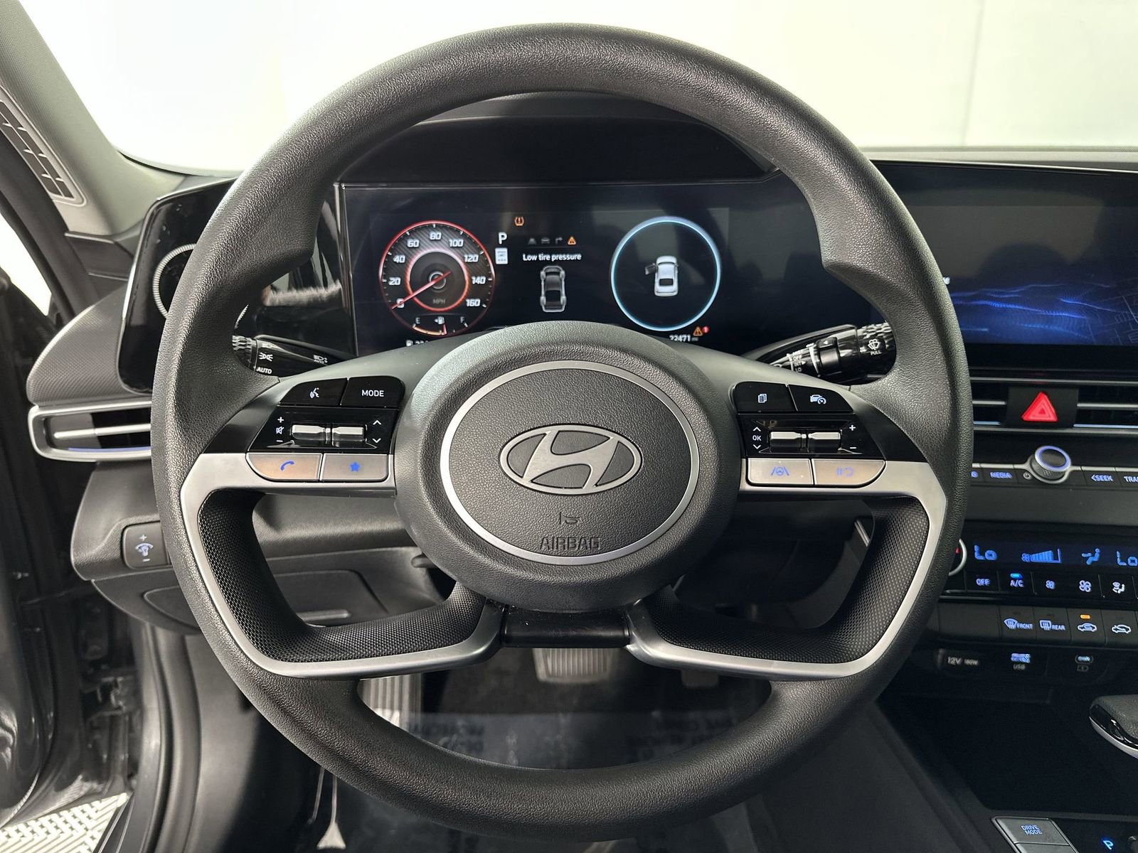 Used 2024 Hyundai Elantra SEL FWD image 14