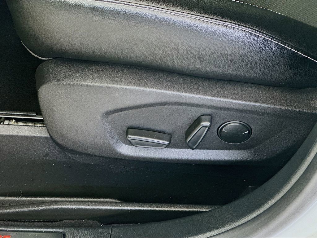 Used 2022 Ford Edge ST image 21