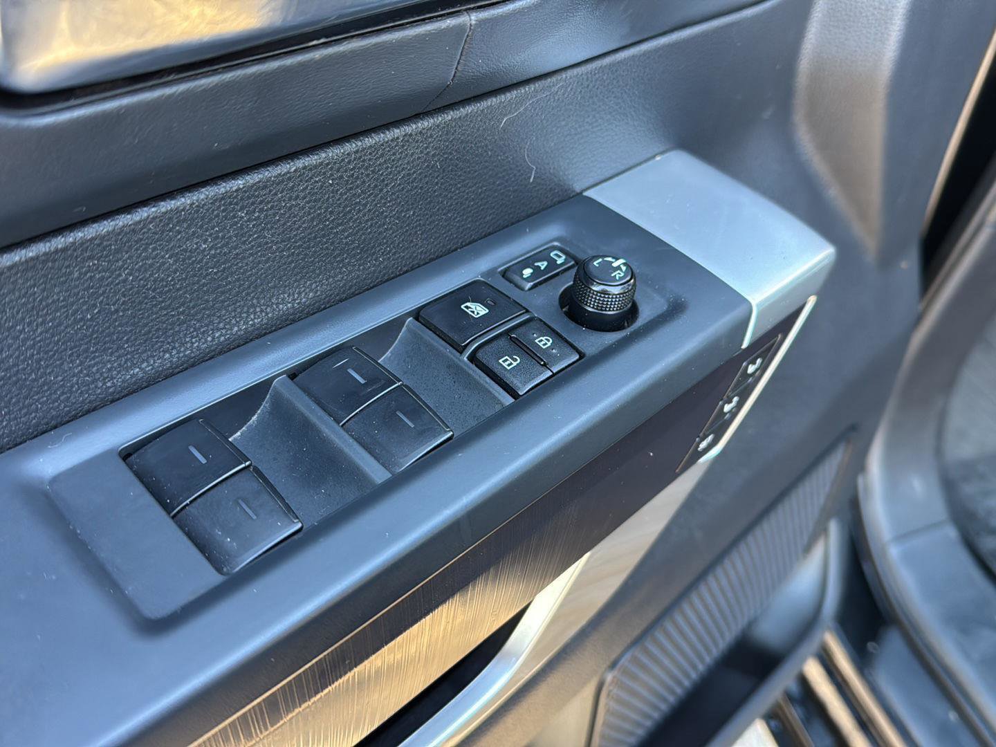 Used 2022 Toyota Tundra Platinum w/ Advanced Package AWD/4WD image 31