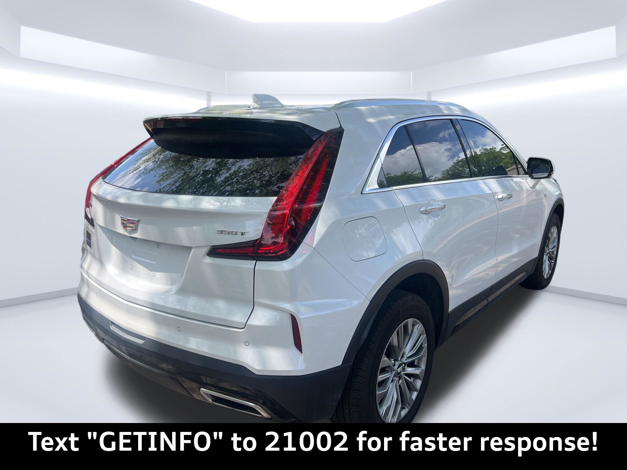Used 2025 Cadillac XT4 Premium Luxury image 5