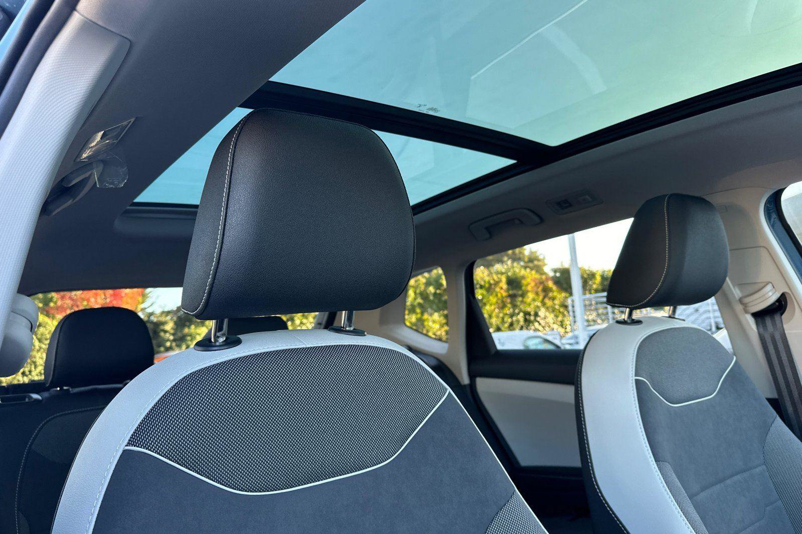 New 2026 Volkswagen Taos SE image 16