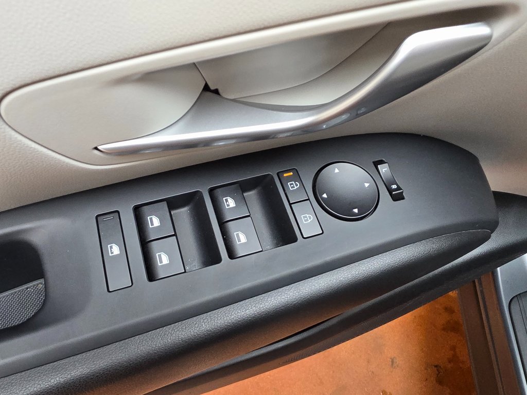 Certified 2025 Hyundai Tucson SE image 25