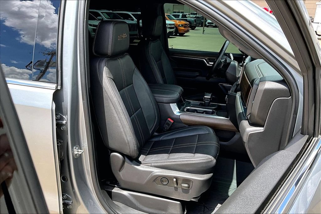 Used 2023 Chevrolet Silverado 1500 High Country w/ High Country Premium Package AWD/4WD image 9