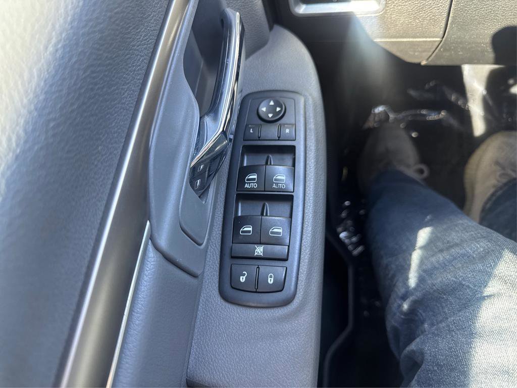 Used 2017 RAM 1500 Classic SLT AWD/4WD image 23
