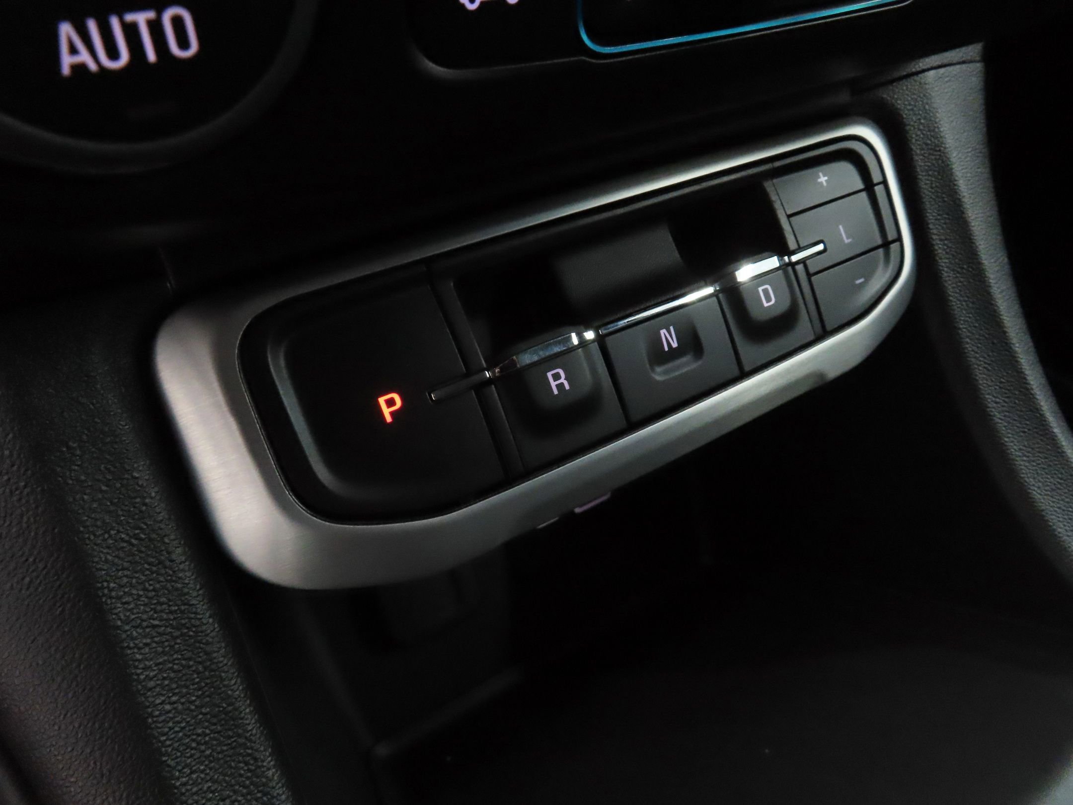 Used 2023 GMC Acadia SLE w/ Driver Convenience Package image 15