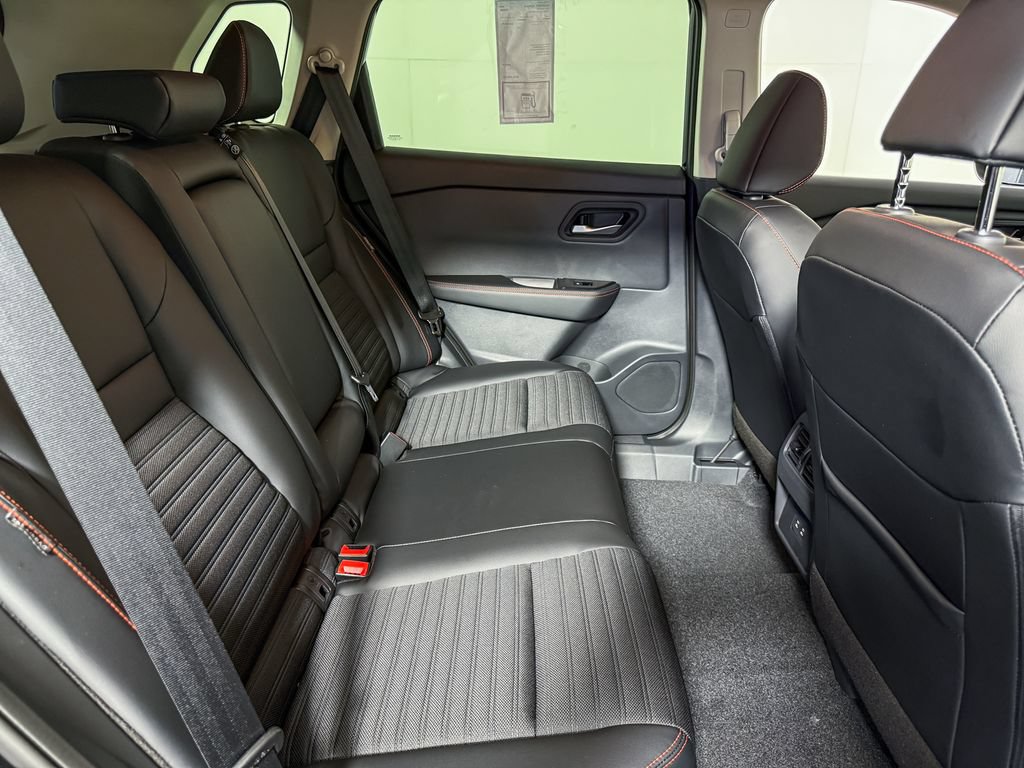 Certified 2026 Nissan Rogue SV AWD/4WD image 33