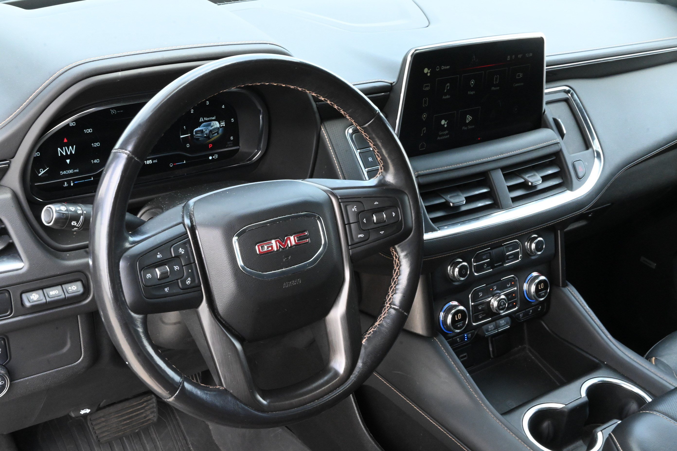 Used 2023 GMC Yukon XL AT4 w/ AT4 Premium Package AWD/4WD image 14
