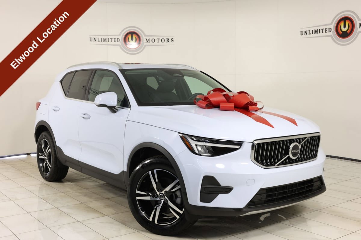 Used 2025 Volvo XC40 B5 Core AWD/4WD image 1
