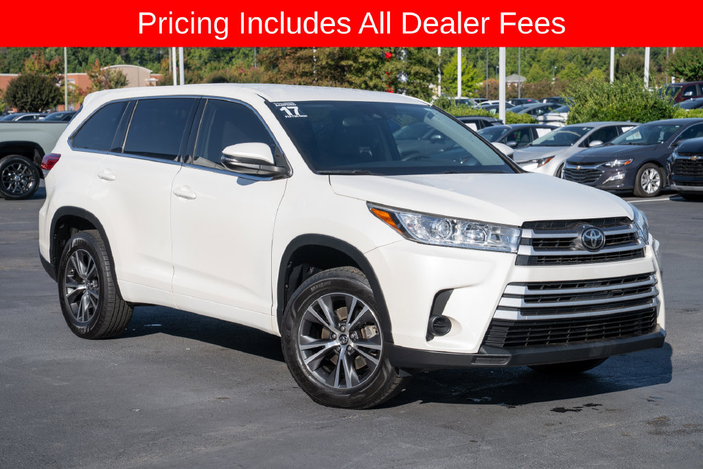Used 2017 Toyota Highlander LE FWD image 1