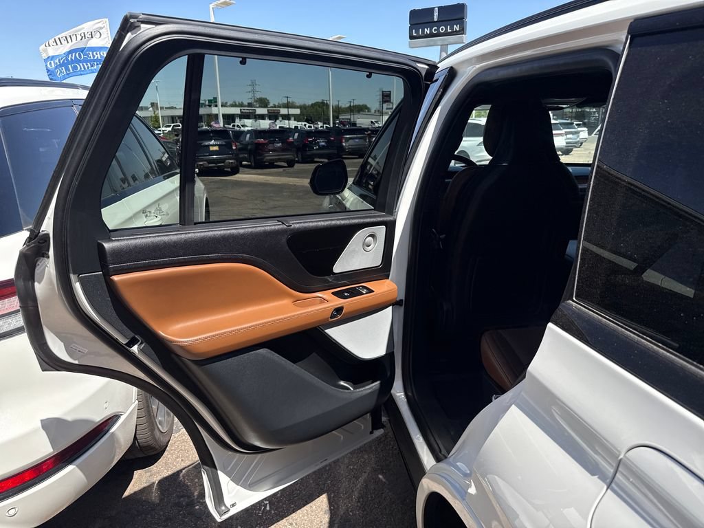Used 2023 Lincoln Aviator Reserve w/ Equipment Group 201A AWD/4WD image 18