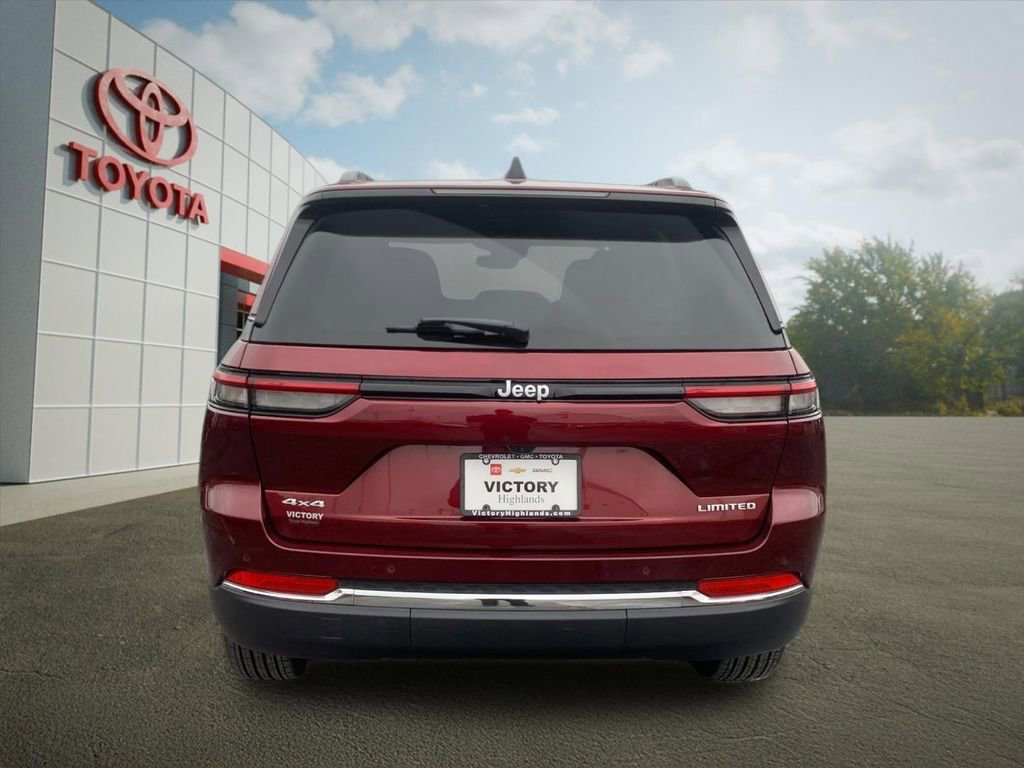 Used 2024 Jeep Grand Cherokee Limited image 4