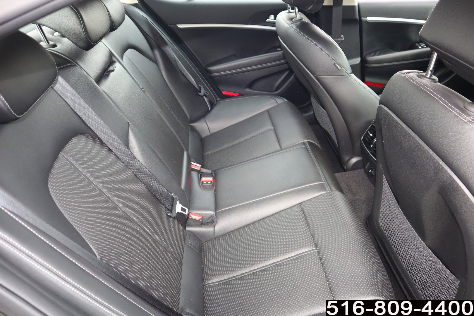 Used 2022 Genesis G70 2.0T image 27