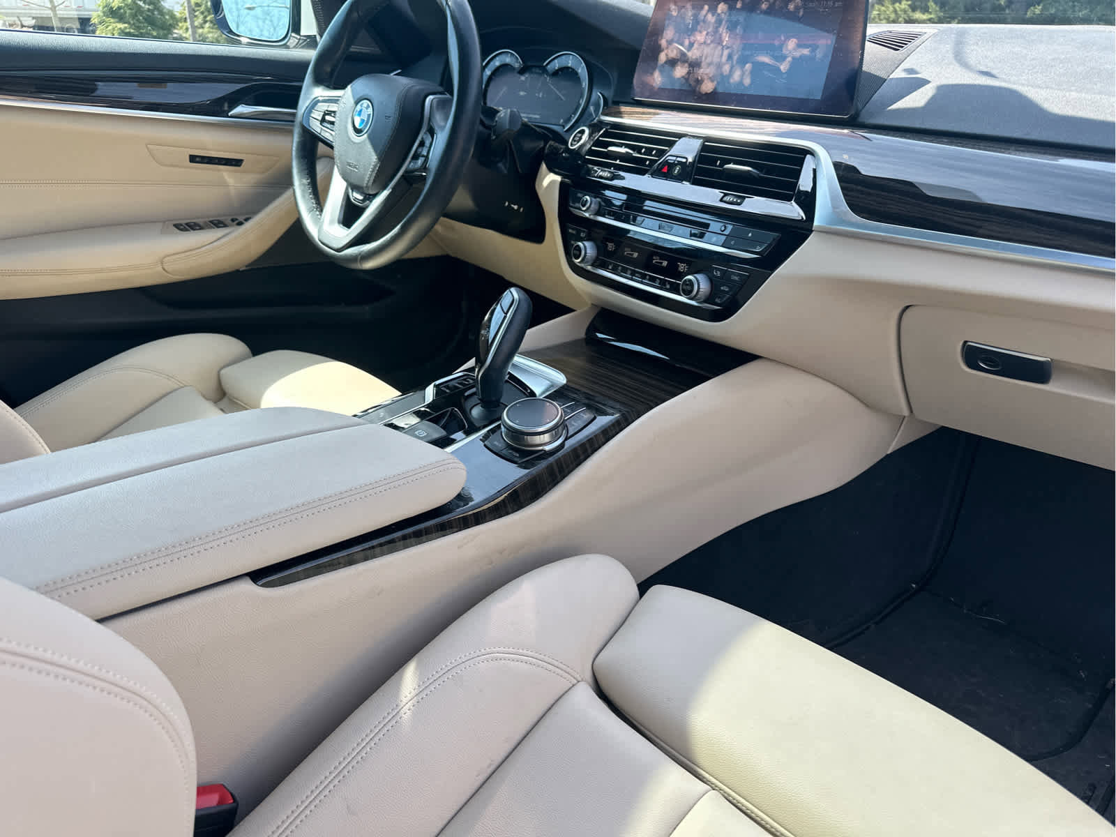 Used 2019 BMW 530i xDrive w/ Convenience Package image 12
