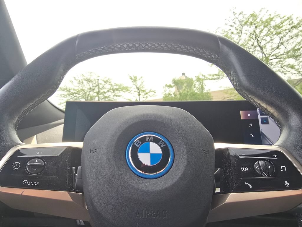 Used 2022 BMW iX xDrive50 w/ Convenience Package AWD/4WD image 29