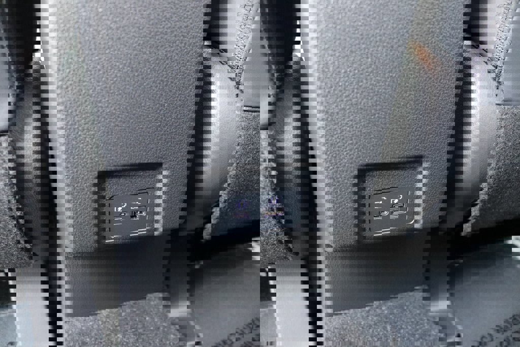 New 2025 Mitsubishi Eclipse Cross Black Edition image 21