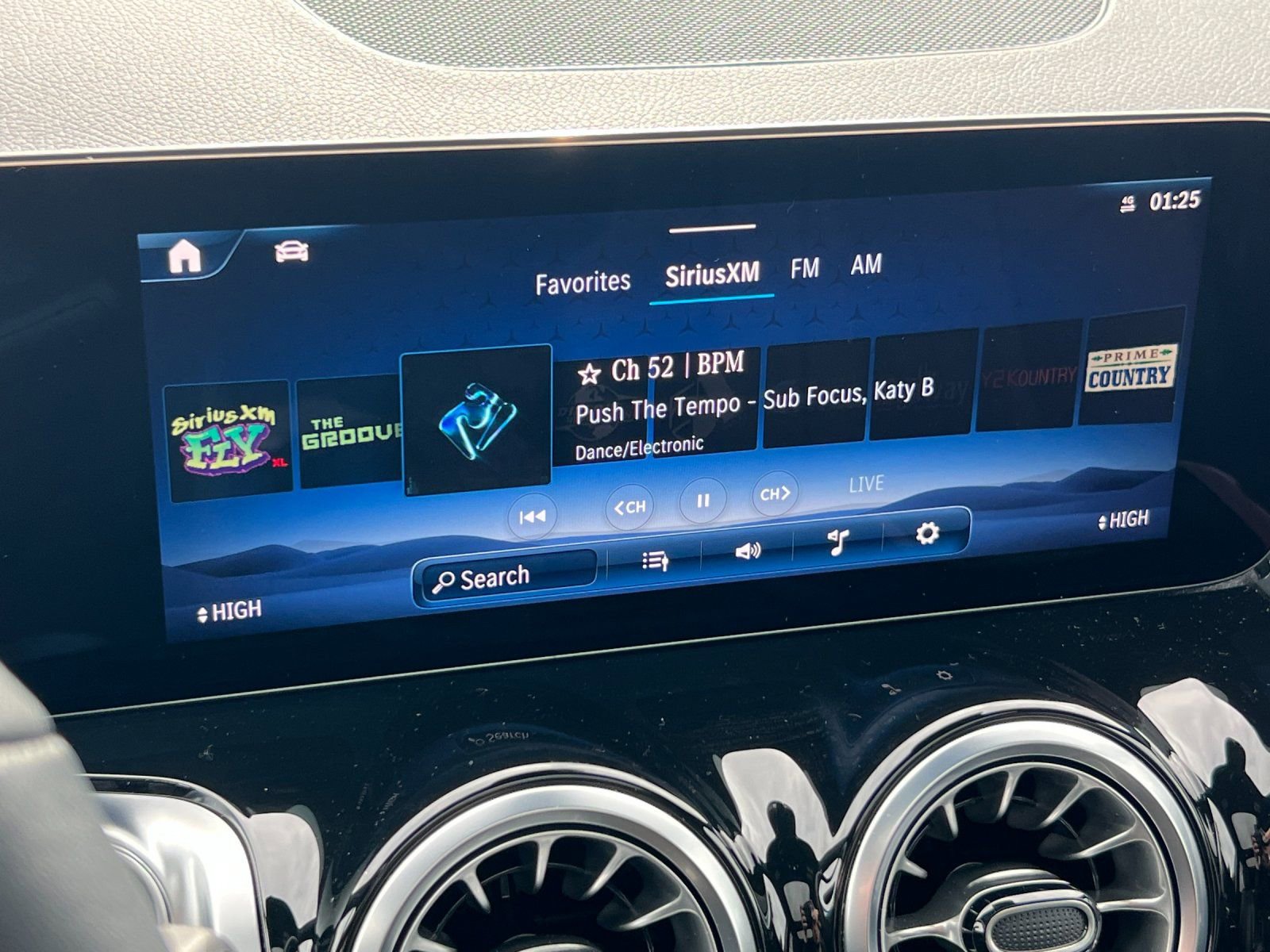 Used 2024 Mercedes-Benz GLB 250 4MATIC image 15