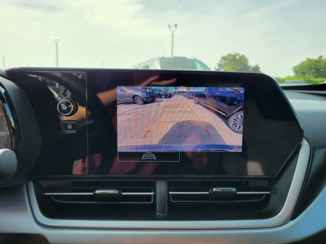 Certified 2025 Chevrolet Trax RS w/ Driver Confidence Package image 17