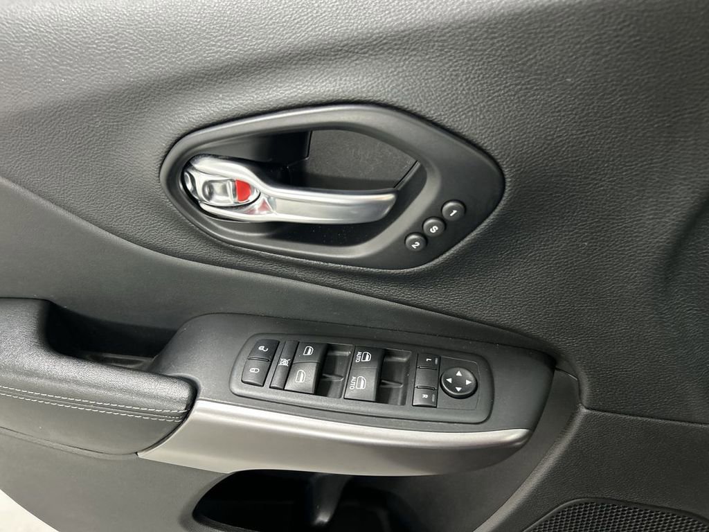 Certified 2021 Jeep Cherokee Limited AWD/4WD image 11