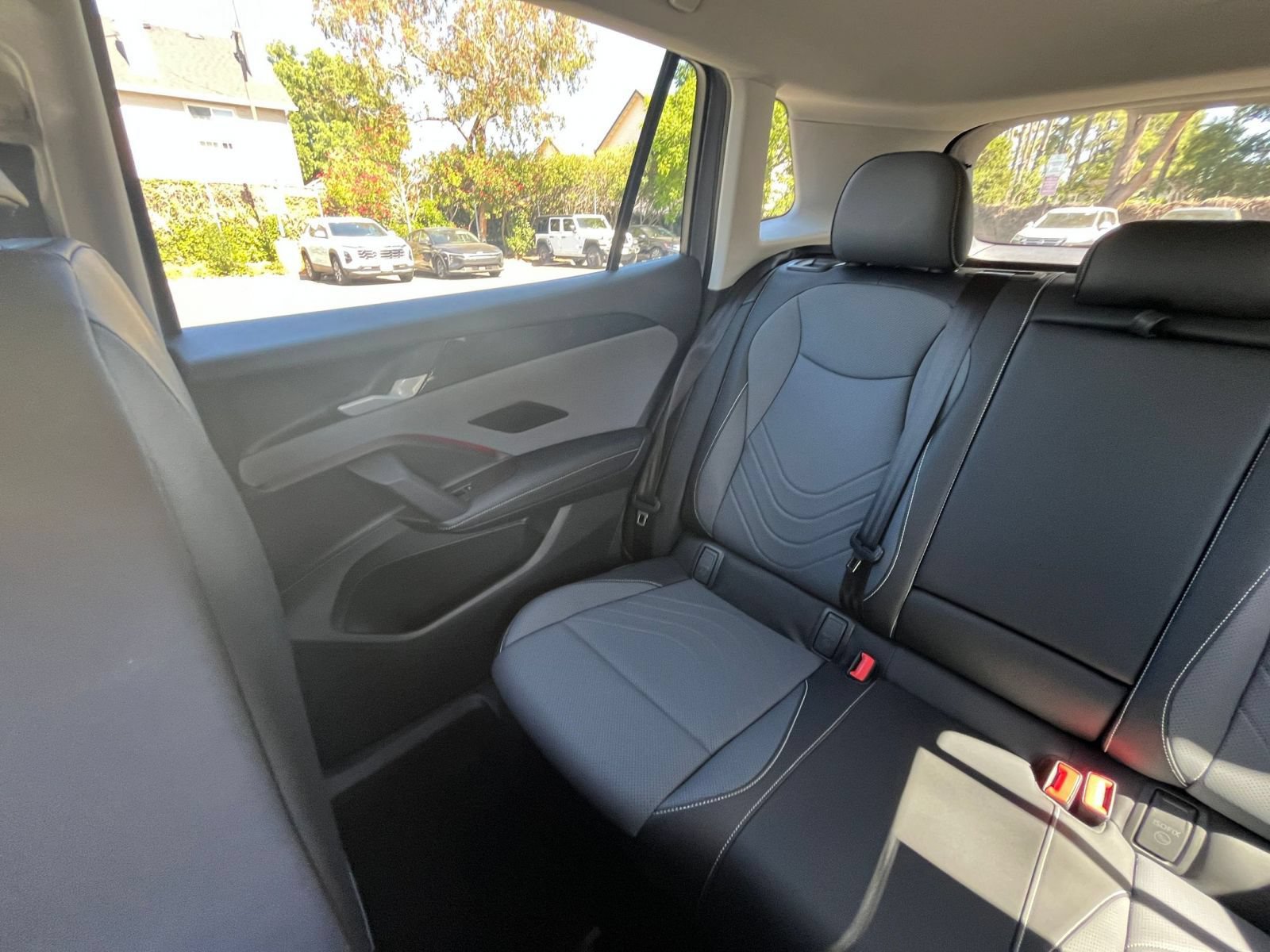 Used 2026 Volkswagen Tiguan SE AWD/4WD image 40
