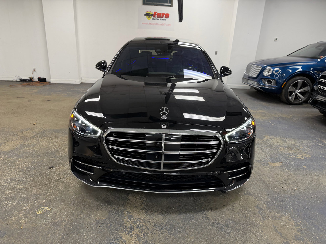 Used 2021 Mercedes-Benz S 580 4MATIC Sedan w/ AMG Line image 2