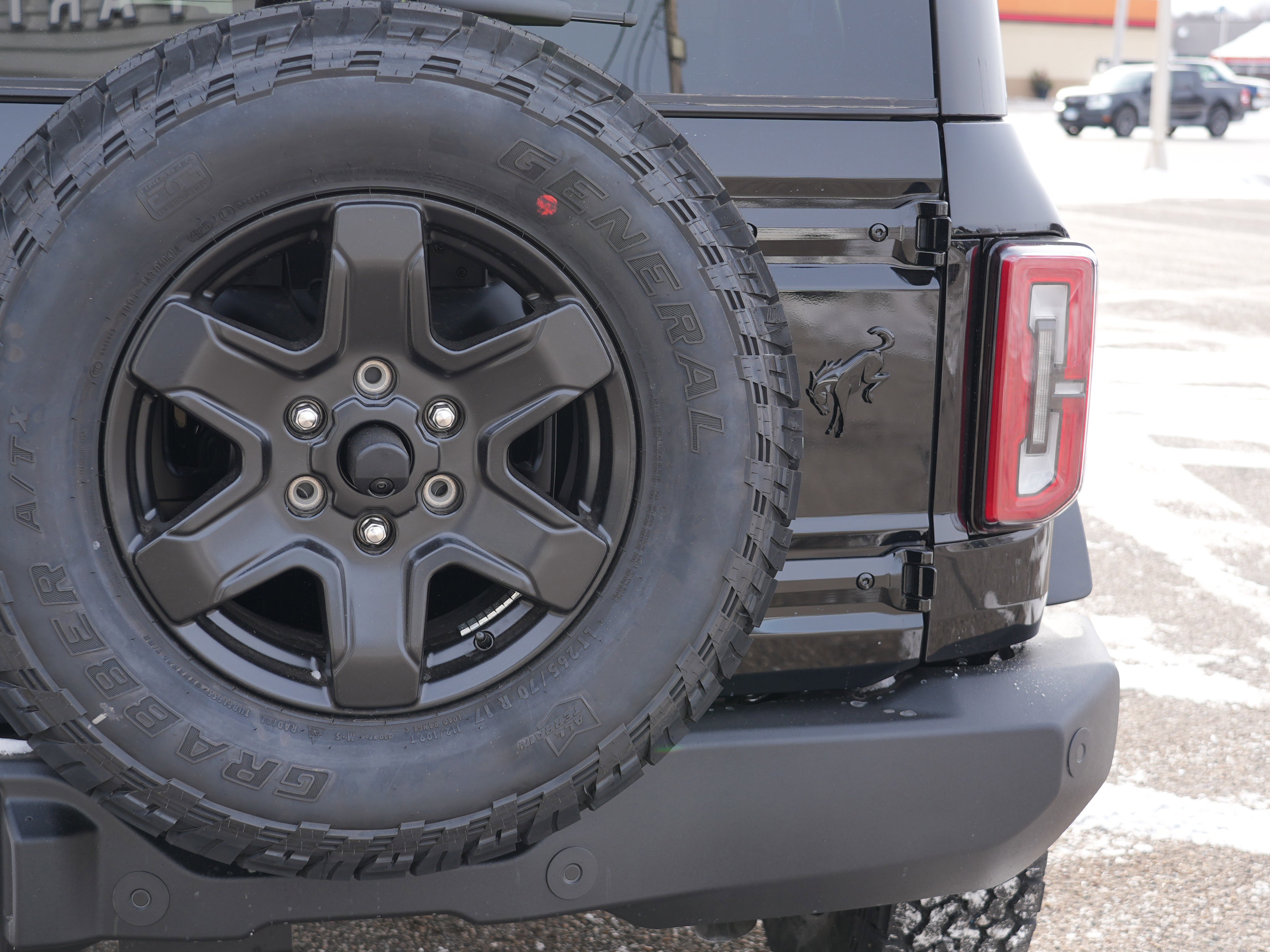 New 2025 Ford Bronco Outer Banks w/ Black Appearance Package image 12