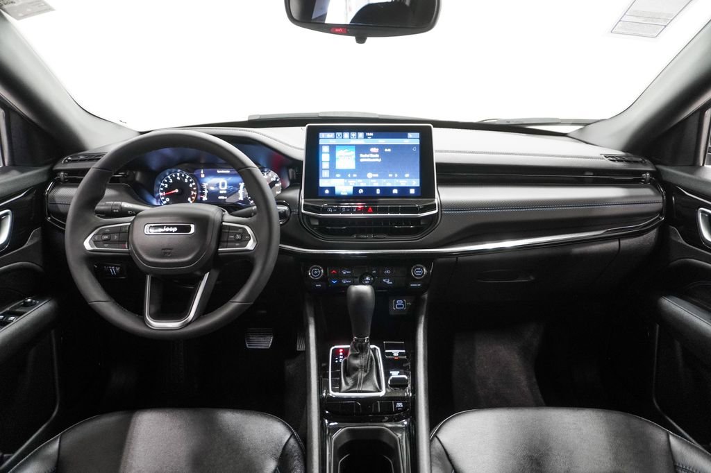 New 2026 Jeep Compass Latitude image 8